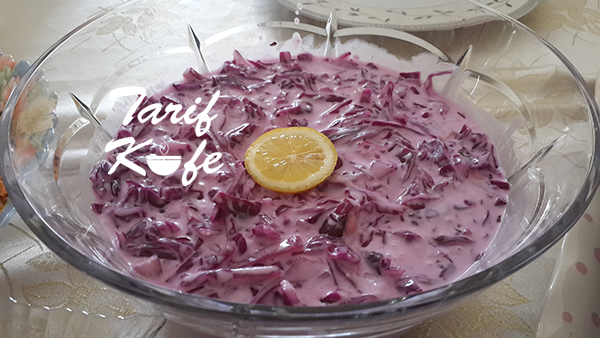 Yoğurtlu Mor Lahana Salatası